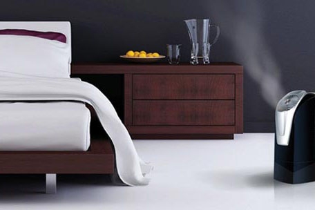 潮濕雨天年年有，除濕機來歲歲除